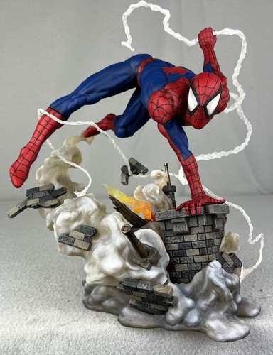 Diamond select toys milestone - diamond,