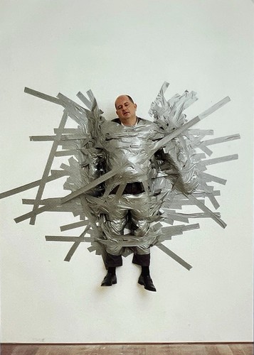 Maurizio cattelan un giorno - maurizio,