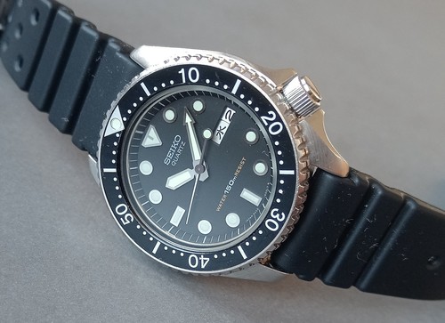 Seiko mid size quartz - quartz, diver's