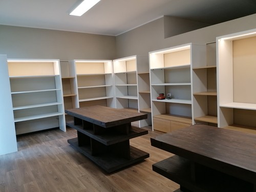 Arredamento completo negozio - ,