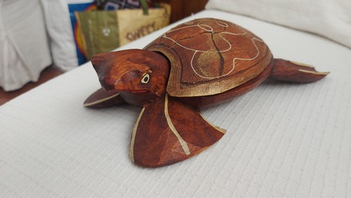 Tartaruga legno intagliata - in,