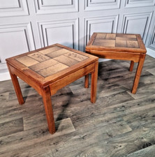 Coppia di tavolini laterali retrò - 2 piccoli comodini da caffè Mid-Century in legno teak piastrellato 