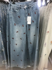 jeans denim chiaro con ricami