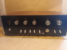 amplificatore integrato stereo a stato solido vintage sansui AU-555A si accende