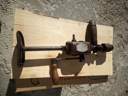 Antico trapano manuale due - trapano,