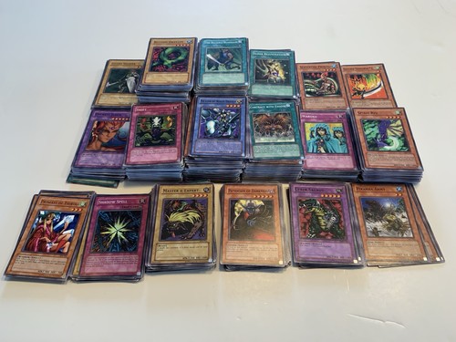 Vintage lot of - yu-gi-oh,