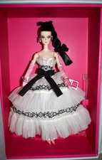 Barbie 2025 firmata etichetta