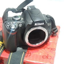 Nikon D40 6.1MP DSLR