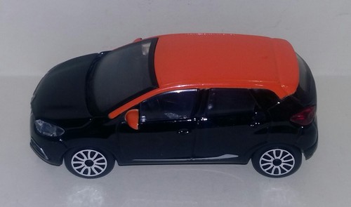 Burago renault captur - 1/43,