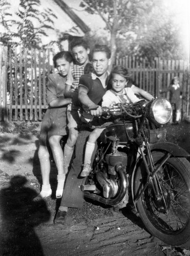 Ragazze ragazzi con ariel - e,
