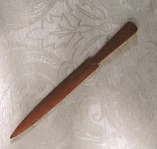 Coltello carta artigianale vintage apri lettere legno intagliato, Nord Italia c1950