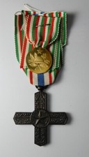 ORDINE DEI CAVALIERI DI VITTORIO VENETO  Medaglia oro anno 1963 con croce ordine