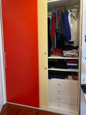 Camera da letto bimbi/ragazzi rossa e gialla con armadio, armadio ponte e mobile