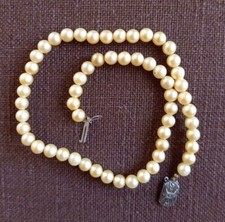 COLLANA/GIROCOLLO PERLE BIANCHE finte sferiche, 41 cm, chiusura argento, vintage