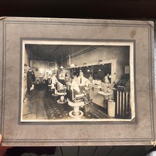 BARBIERE : ANTICA FOTOGRAFIA ANIMATA NEGOZIO CON POLTRONE-PRIMI DEL ‘900