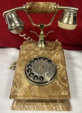 Antico telefono rotante