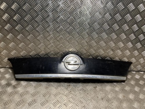 Trim strip trunk - strip, lid