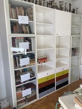 Libreria usata con ante a vetro e cassettiere