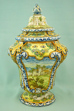 Castelli Famigl. Fuina vaso