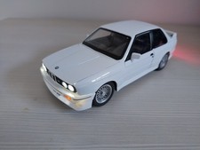 BMW M3  E30 1987 1/24 Nuovo Modellino Auto Die Cast No Burago Solido 4 Aperture 