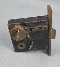 Antica serratura porta con