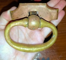 ANTICO MANIGLIONE IN OTTONE A BATTENTE  PER PORTONE