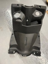 NUOVO ORIGINALE YAMAHA NXC CYGNUS 125 LEG SHIELD ASSY 4C6F830000