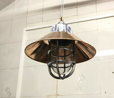 Antica lampada paratia marina