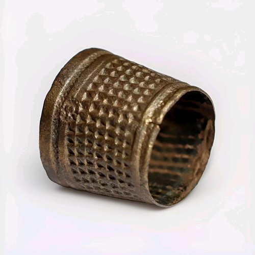 Precioso dedal bronce - precioso,