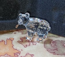 SWAROVSKI 261925 - Orso Grizzly Cucciolo / Cub con Pesce - Vintage Anni 2000