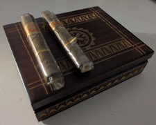 2 sigari Henry Wintermans con Scatola in legno intarsiata  vintage 135x110x40 mm