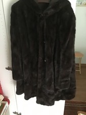 Giaccone in visone con ampio cappuccio