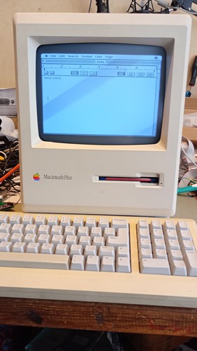 Apple macintosh mac - macintosh, plus