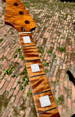 Aaaa bass reverse head - j,