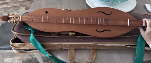 Strumento musicale fatto - , a