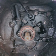 Cambio manuale Nissan Micra K12 1.5 DCI 48 KW 2003-10 8200210036