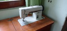 Macchina da cucire necchi