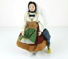 Piccola Bambola di Porcellana in Abiti Tradizionali con Velo Vintage D'Epoca 