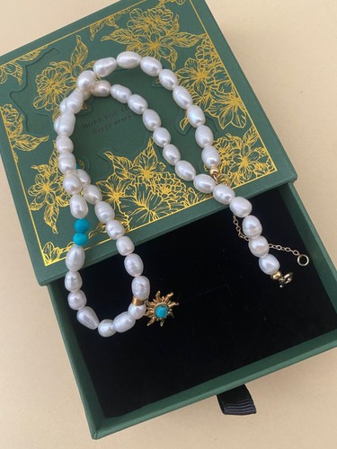 Collana con vere perle - , di