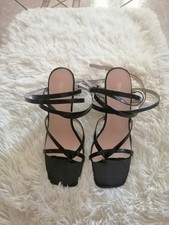 Sandali da donna neri con tacco quadrato e lacci alla caviglia