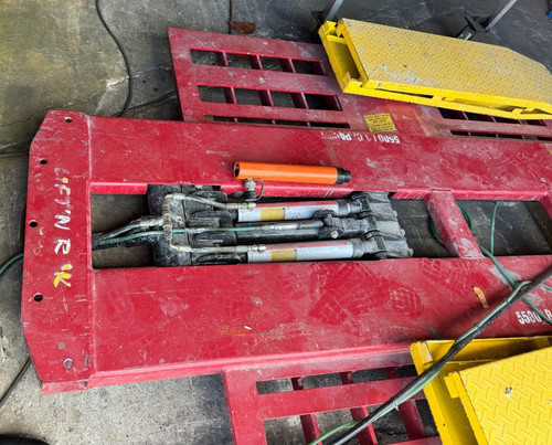Chassis liner lift - chassis, n