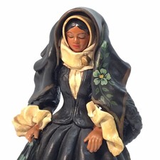 A. SPIGA. ASSEMINI CAGLIARI FIGURINA GIOVANE SPOSA IN ABITO NERO CERAMICA SARDA