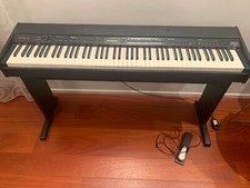Piano marca ORLA modello Stage Pro - colore nero. Condizioni perfette.
