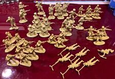 Lotto di 43 soldatini in plastica