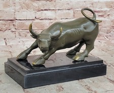 Potente Cornuto Bull Bronzo