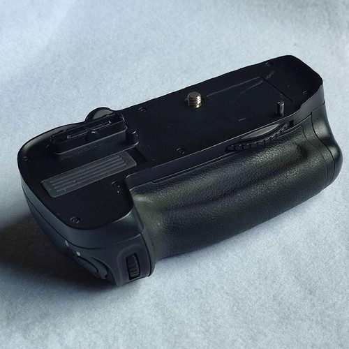 Nikon d14 battery grip - nikon, mb-d14