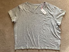 NWT Vineyard Vines Surf tee