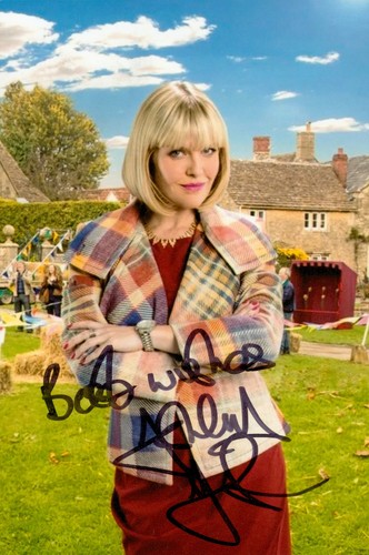 Ashley jensen hand - jensen,