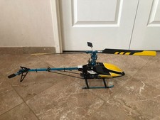 Hélicoptère de base - un,