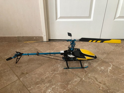 Hélicoptère de base - un,